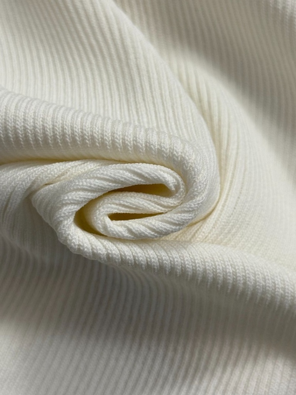 Schiapareli Stunning Runway Inspired Ribbed Knit Top with Gold Keyhole Hardware - Picture 3 of 8